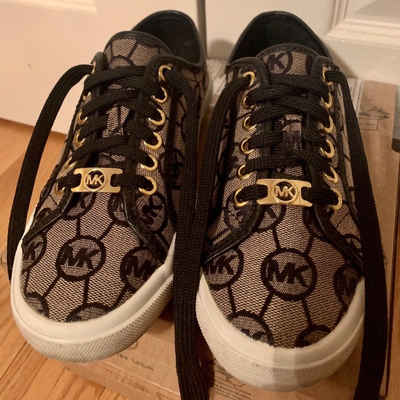 Michael Kors Shoes - Michael Kors MK Lace Up Sneaker